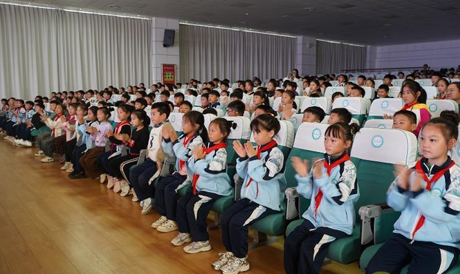 武术散打冠军进校园 激发少年无限活力